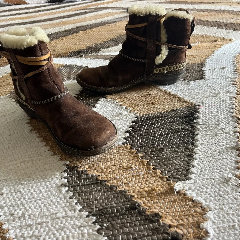 Ugg Boots - Picture 3 of 4